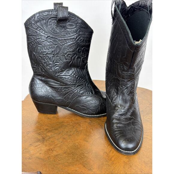 Tictactoes Shoes - Tictactoes Black Embossed Leather Short Booties Western Boots Women's Size 9 USA